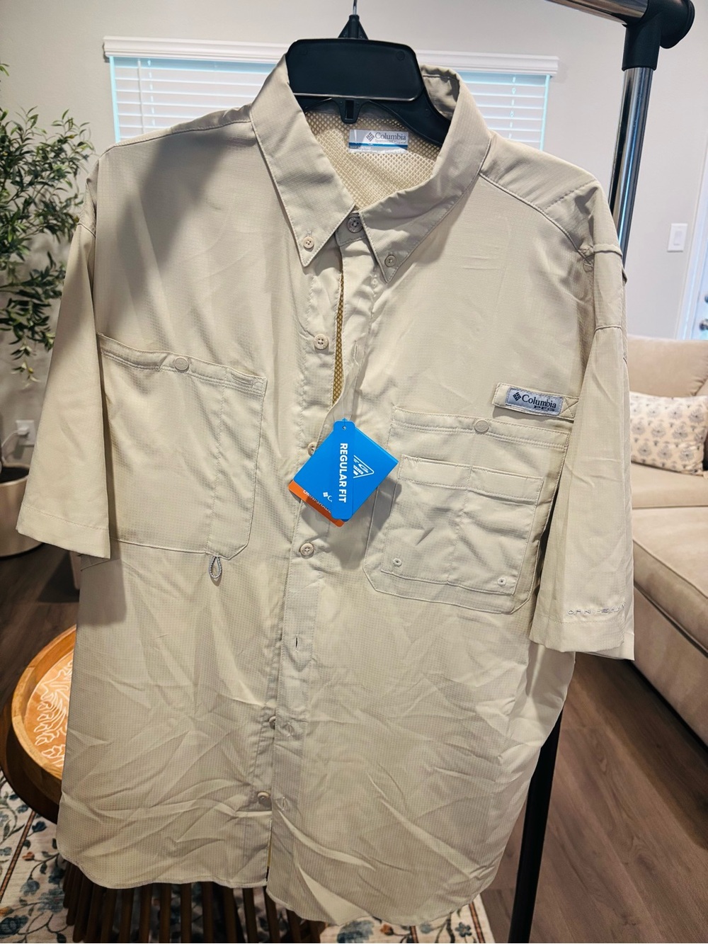 Columbia Men’s Short-Sleeve Lightweight Shirt  in Beige